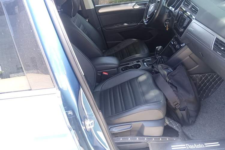 Used Volkswagen Touran 2016 Volkswagen Touran L 280TSI DSG Comfort Edition Right Front Seat