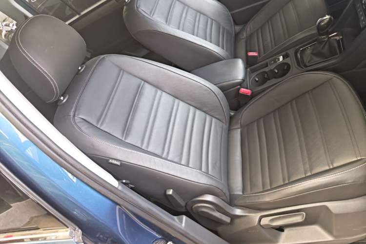 Used Volkswagen Touran 2016 Volkswagen Touran L 280TSI DSG Comfort Edition Right Front Seat