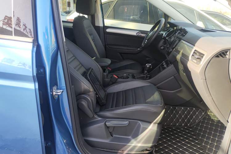 Used Volkswagen Touran 2016 Volkswagen Touran L 280TSI DSG Comfort Edition Right Front Seat