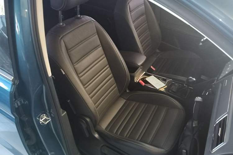 Used Volkswagen Touran 2016 Volkswagen Touran L 280TSI DSG Comfort Edition Right Front Seat