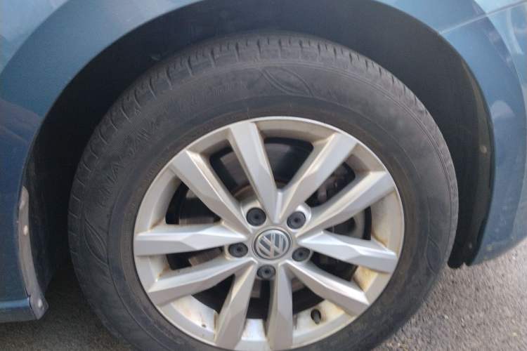 Used Volkswagen Touran 2016 Volkswagen Touran L 280TSI DSG Comfort Edition Right Front Wheel Hub