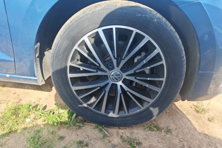 Used Volkswagen Touran 2016 Volkswagen Touran L 330TSI DSG Luxury Edition Right Front Wheel Hub