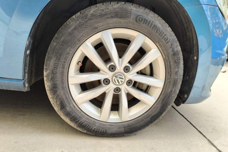Used Volkswagen Touran 2016 Volkswagen Touran L 280TSI DSG Comfort Edition Right Front Wheel Hub