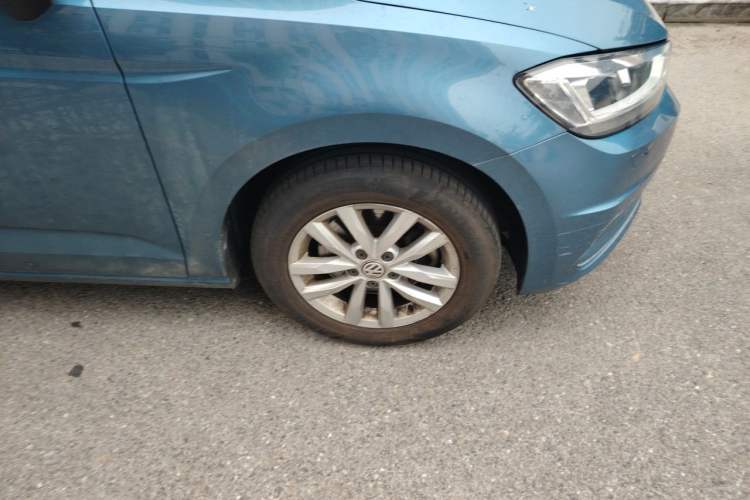 Used Volkswagen Touran 2016 Volkswagen Touran L 280TSI DSG Comfort Edition Right Front Wheel Hub