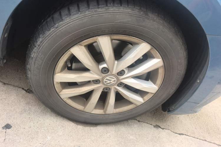 Used Volkswagen Touran 2016 Volkswagen Touran L 280TSI DSG Comfort Edition Right Front Wheel Hub