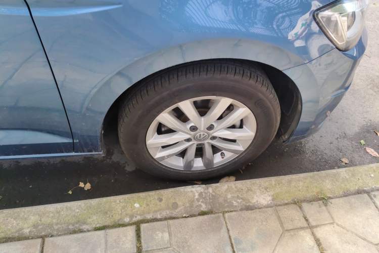 Used Volkswagen Touran 2016 Volkswagen Touran L 280TSI DSG Comfort Edition Right Front Wheel Hub
