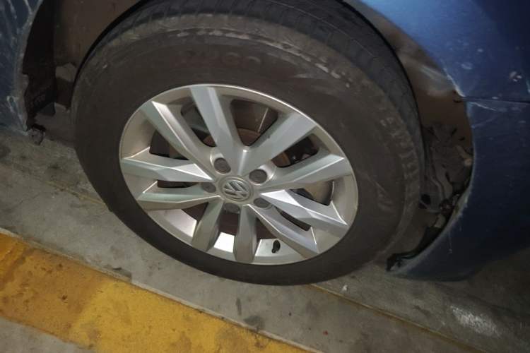 Used Volkswagen Touran 2016 Volkswagen Touran L 280TSI DSG Comfort Edition Right Front Wheel Hub