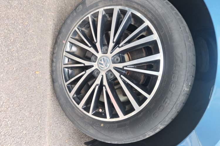 Used Volkswagen Touran 2016 Volkswagen Touran L 330TSI DSG Luxury Edition Right Front Wheel Hub