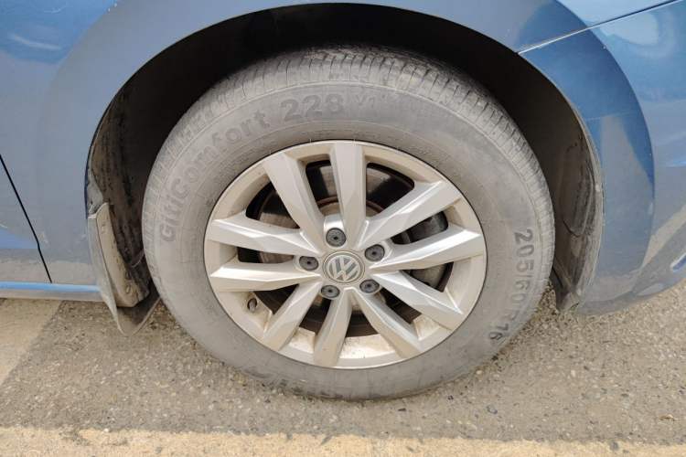 Used Volkswagen Touran 2016 Volkswagen Touran L 280TSI DSG Comfort Edition Right Front Wheel Hub