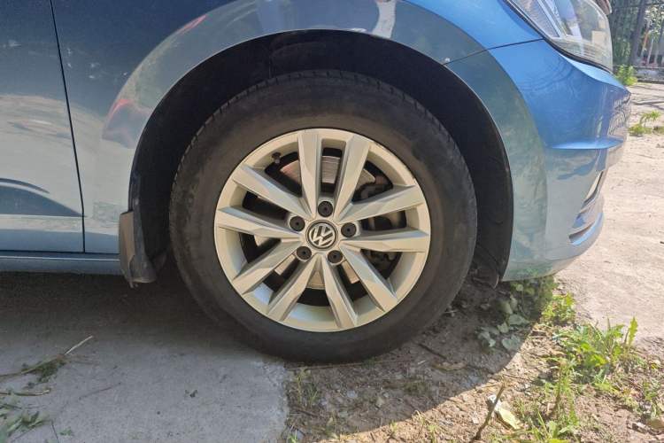 Used Volkswagen Touran 2016 Volkswagen Touran L 280TSI DSG Comfort Edition Right Front Wheel Hub