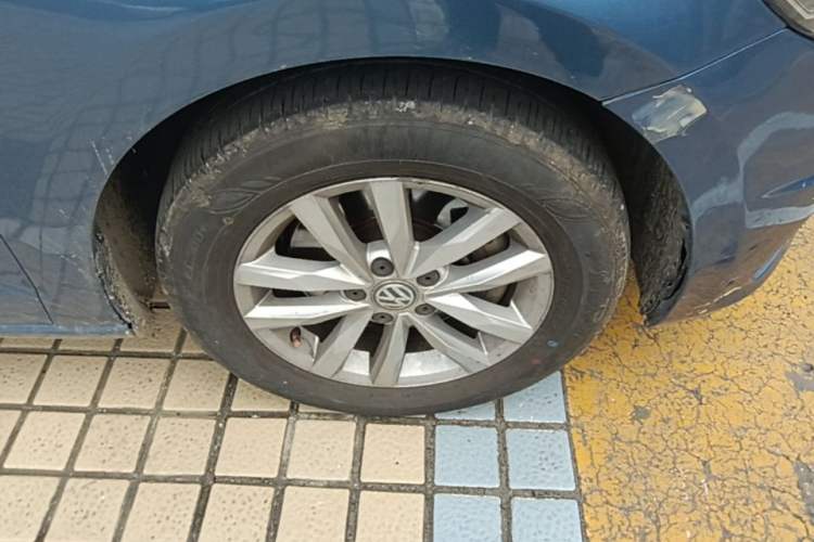 Used Volkswagen Touran 2016 Volkswagen Touran L 280TSI DSG Comfort Edition Right Front Wheel Hub