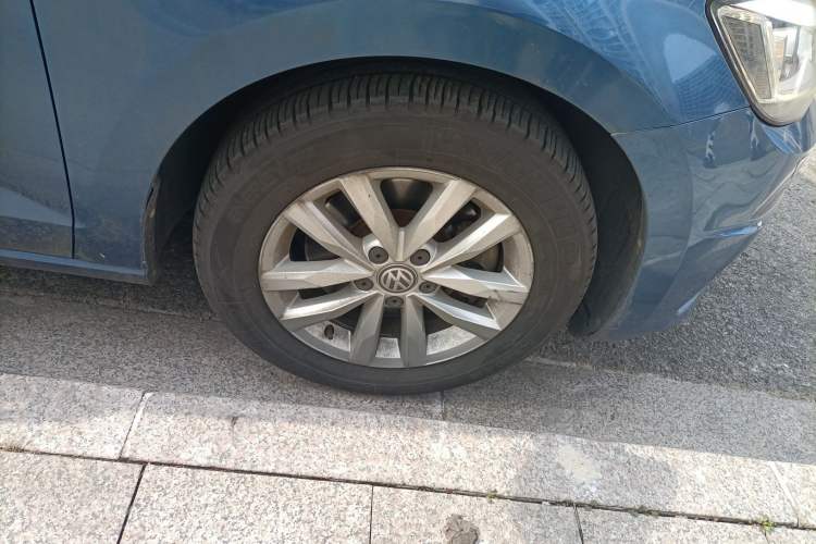 Used Volkswagen Touran 2016 Volkswagen Touran L 280TSI DSG Comfort Edition Right Front Wheel Hub