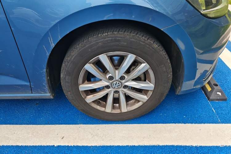 Used Volkswagen Touran 2016 Volkswagen Touran L 280TSI DSG Comfort Edition Right Front Wheel Hub