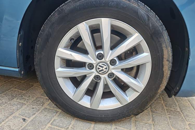 Used Volkswagen Touran 2016 Volkswagen Touran L 280TSI DSG Comfort Edition Right Front Wheel Hub