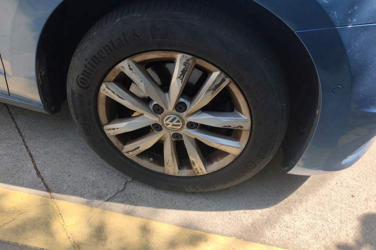 Used Volkswagen Touran 2016 Volkswagen Touran L 280TSI DSG Comfort Edition Right Front Wheel Hub