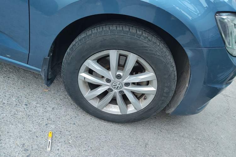 Used Volkswagen Touran 2016 Volkswagen Touran L 280TSI DSG Comfort Edition Right Front Wheel Hub