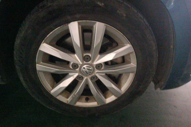Used Volkswagen Touran 2016 Volkswagen Touran L 280TSI DSG Comfort Edition Right Front Wheel Hub
