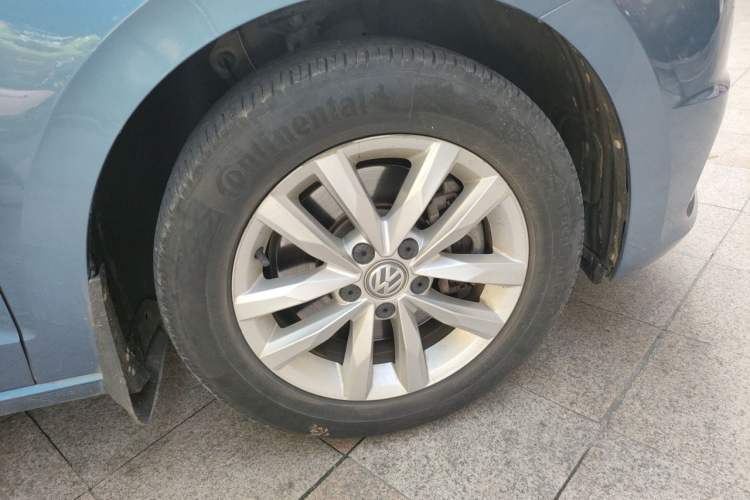 Used Volkswagen Touran 2016 Volkswagen Touran L 280TSI DSG Comfort Edition Right Front Wheel Hub