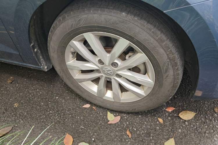 Used Volkswagen Touran 2016 Volkswagen Touran L 280TSI DSG Comfort Edition Right Front Wheel Hub