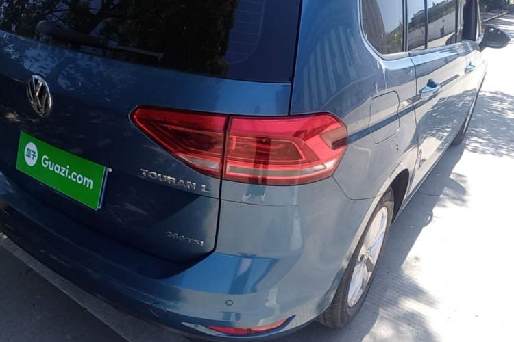 Used Volkswagen Touran 2016 Volkswagen Touran L 280TSI DSG Comfort Edition Right Rear Taillight