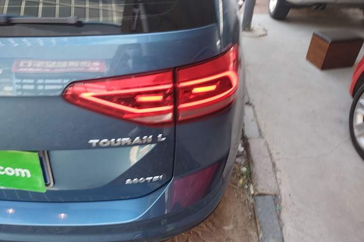 Used Volkswagen Touran 2016 Volkswagen Touran L 280TSI DSG Comfort Edition Right Rear Taillight