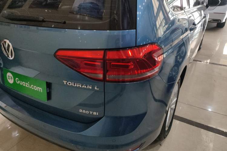 Used Volkswagen Touran 2016 Volkswagen Touran L 280TSI Manual Trend Edition Right Rear Taillight
