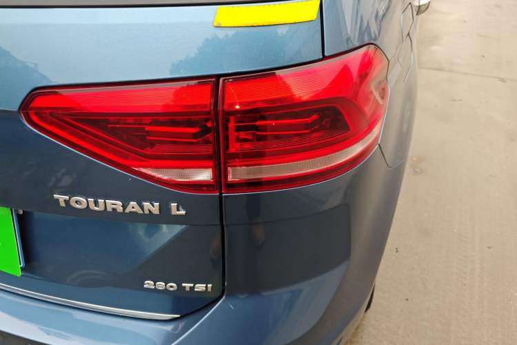 Used Volkswagen Touran 2016 Volkswagen Touran L 280TSI DSG Luxury Edition Right Rear Taillight