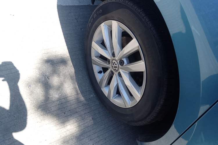 Used Volkswagen Touran 2016 Volkswagen Touran L 280TSI DSG Comfort Edition Right Rear Wheel Hub