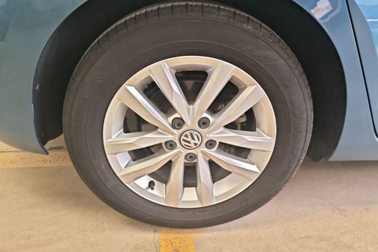 Used Volkswagen Touran 2016 Volkswagen Touran L 280TSI DSG Comfort Edition Right Rear Wheel Hub