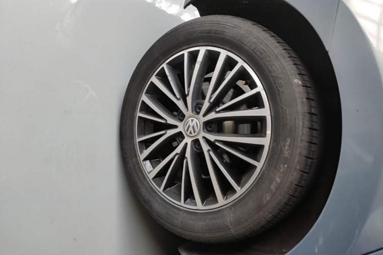 Used Volkswagen Touran 2016 Volkswagen Touran L 330TSI DSG Luxury Edition Right Rear Wheel Hub