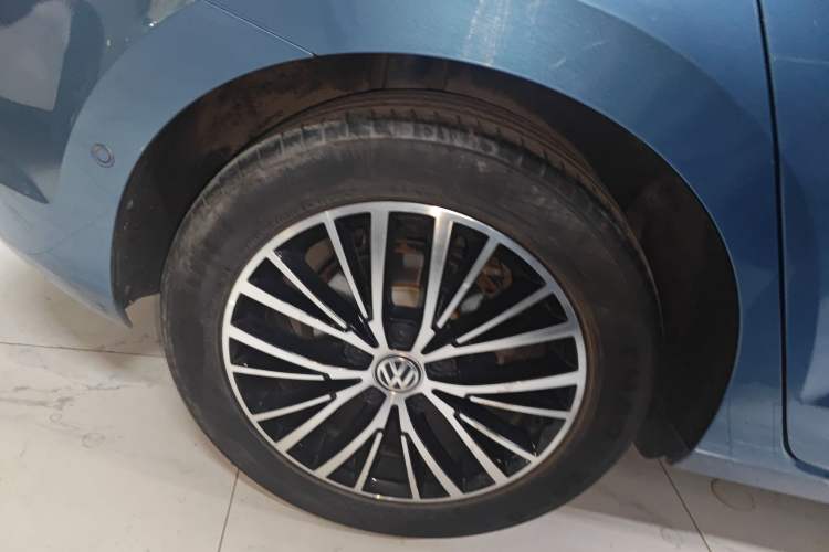 Used Volkswagen Touran 2016 Volkswagen Touran L 280TSI DSG Luxury Edition Right Rear Wheel Hub