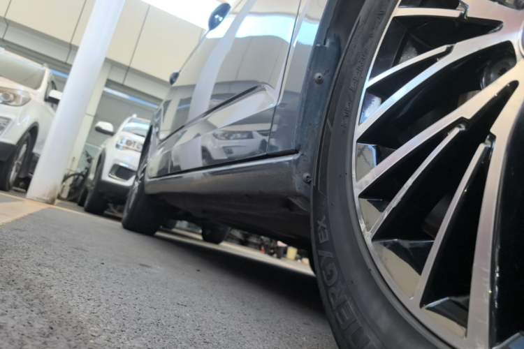 Used Volkswagen Touran 2016 Volkswagen Touran L 280TSI DSG Comfort Edition Right Side Sill