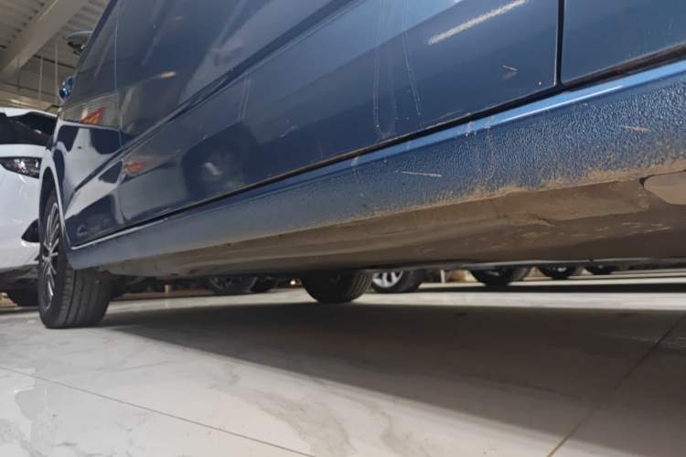 Used Volkswagen Touran 2016 Volkswagen Touran L 280TSI DSG Luxury Edition Right Side Sill