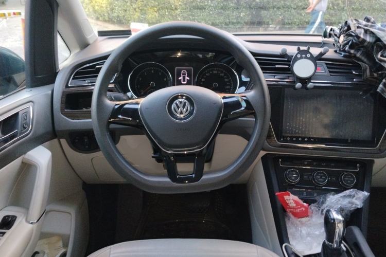 Used Volkswagen Touran 2016 Volkswagen Touran L 280TSI DSG Comfort Edition Steering Wheel