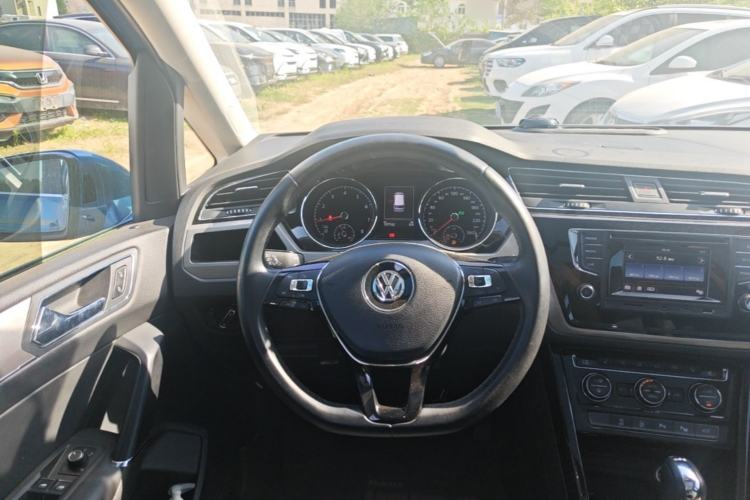 Used Volkswagen Touran 2016 Volkswagen Touran L 330TSI DSG Luxury Edition Steering Wheel