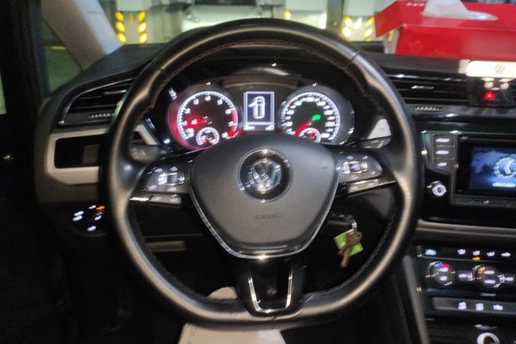 Used Volkswagen Touran 2016 Volkswagen Touran L 280TSI DSG Comfort Edition Steering Wheel