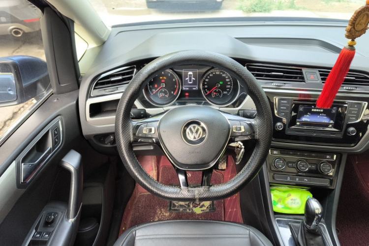 Used Volkswagen Touran 2016 Volkswagen Touran L 280TSI DSG Comfort Edition Steering Wheel