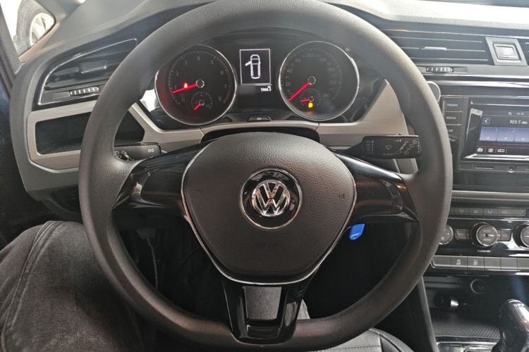 Used Volkswagen Touran 2016 Volkswagen Touran L 280TSI DSG Comfort Edition Steering Wheel