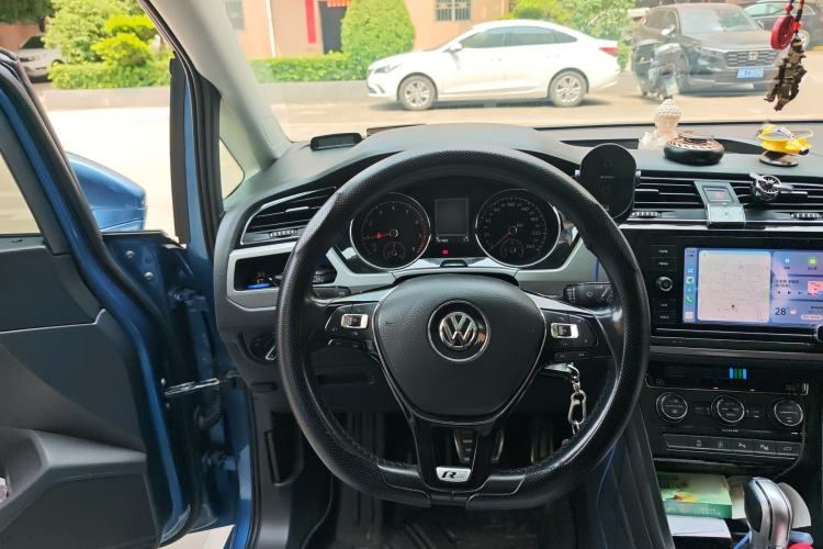 Used Volkswagen Touran 2016 Volkswagen Touran L 280TSI DSG Comfort Edition Steering Wheel