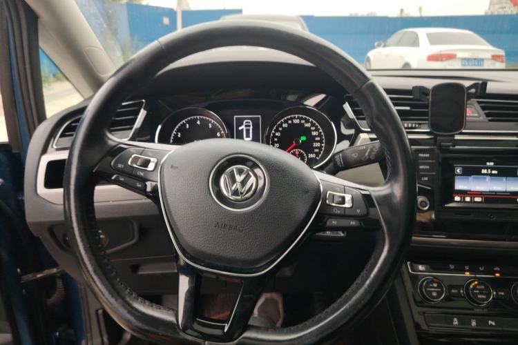 Used Volkswagen Touran 2016 Volkswagen Touran L 280TSI DSG Comfort Edition Steering Wheel
