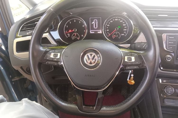 Used Volkswagen Touran 2016 Volkswagen Touran L 280TSI DSG Comfort Edition Steering Wheel