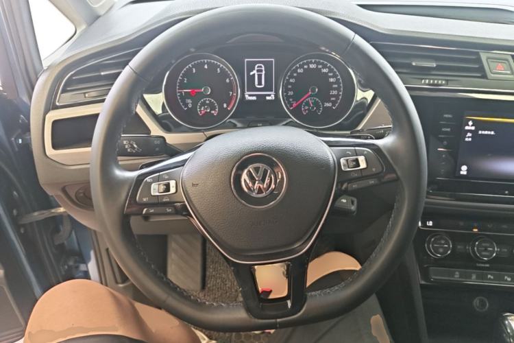 Used Volkswagen Touran 2016 Volkswagen Touran L 280TSI DSG Comfort Edition Steering Wheel