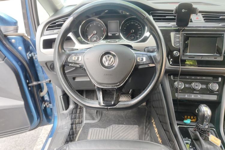 Used Volkswagen Touran 2016 Volkswagen Touran L 280TSI DSG Comfort Edition Steering Wheel