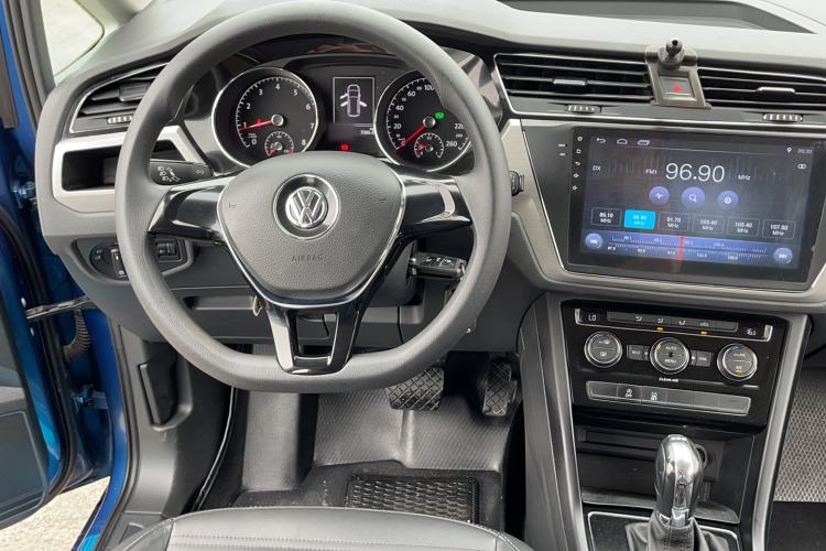 Used Volkswagen Touran 2016 Volkswagen Touran L 280TSI DSG Comfort Edition Steering Wheel