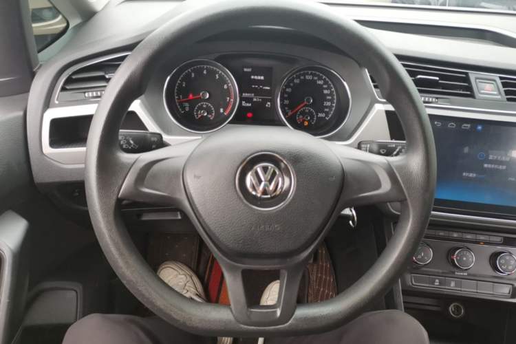 Used Volkswagen Touran 2016 Volkswagen Touran L 280TSI Manual Trend Edition Steering Wheel