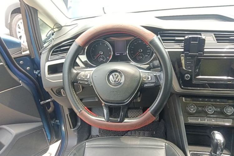 Used Volkswagen Touran 2016 Volkswagen Touran L 280TSI DSG Comfort Edition Steering Wheel