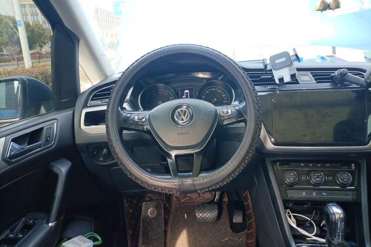 Used Volkswagen Touran 2016 Volkswagen Touran L 280TSI DSG Comfort Edition Steering Wheel