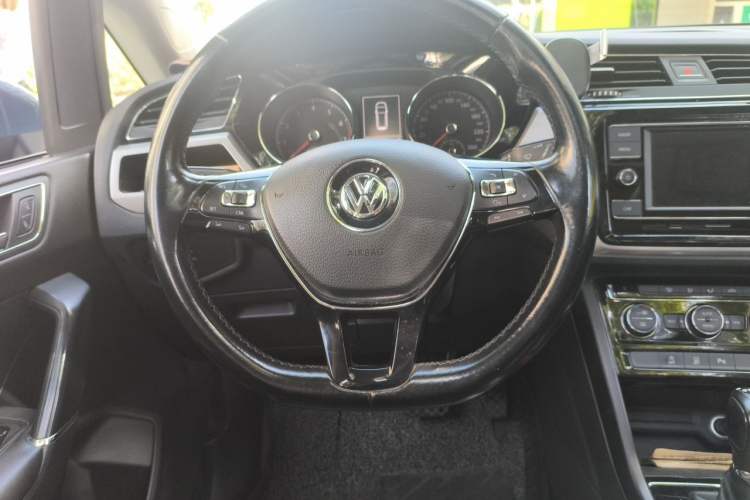 Used Volkswagen Touran 2016 Volkswagen Touran L 280TSI DSG Comfort Edition Steering Wheel