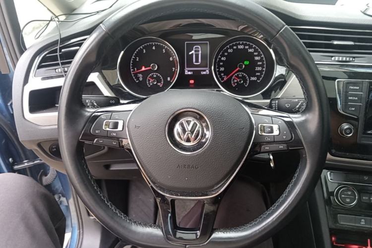 Used Volkswagen Touran 2016 Volkswagen Touran L 280TSI DSG Comfort Edition Steering Wheel