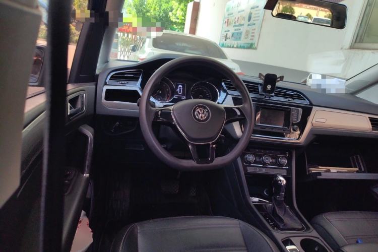 Used Volkswagen Touran 2016 Volkswagen Touran L 280TSI DSG Comfort Edition Steering Wheel